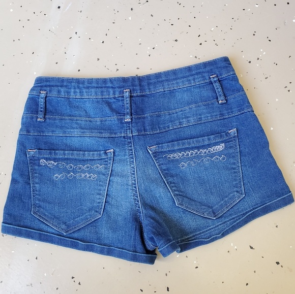 REFUGE Jean Shorts in Women's size 4 - Picture 2 of 5